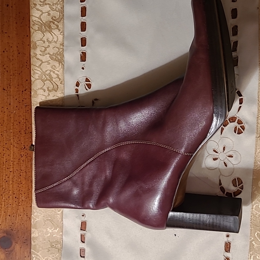 ANNE KLEIN BROWN BOOT